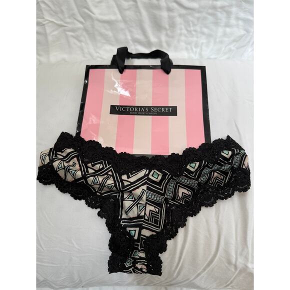 NWT Vintage Victoria’s Secret Lace Cheeky Panty with Black Lace – Size XS - Picture 2 of 3